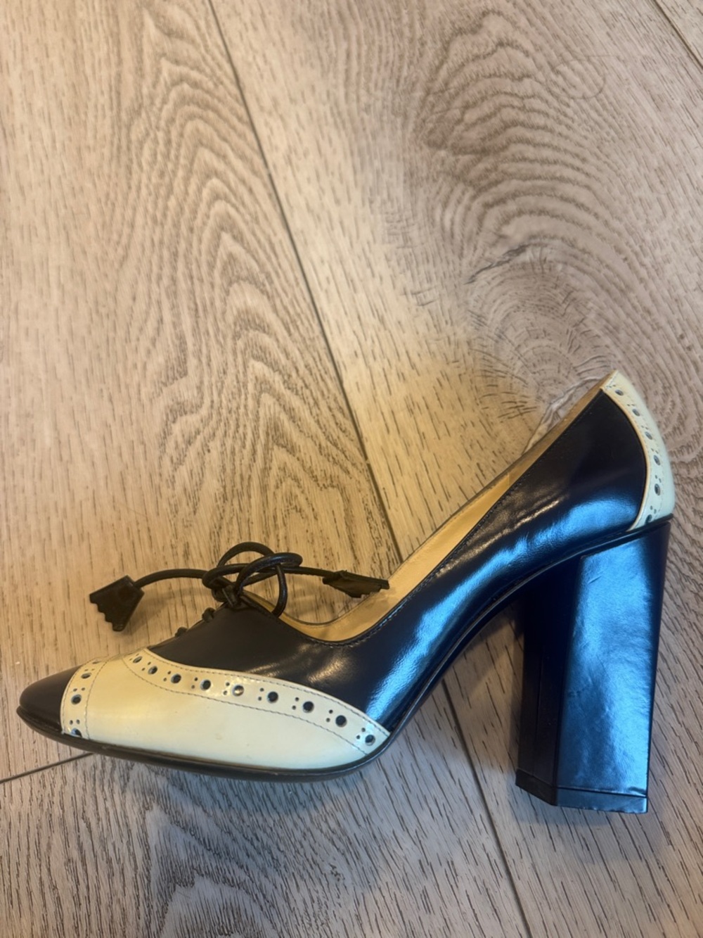 Marc by Marc Jacobs Two-Tone Black and Cream Brogue-Style High Heel Pumps - Picture 8 of 10